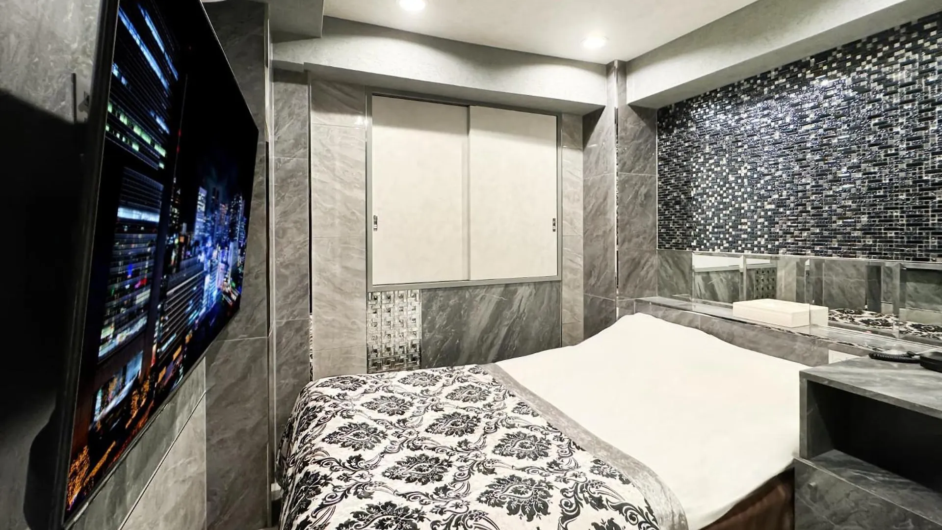 Hotel Rocks Prefektura Tokio 2*,